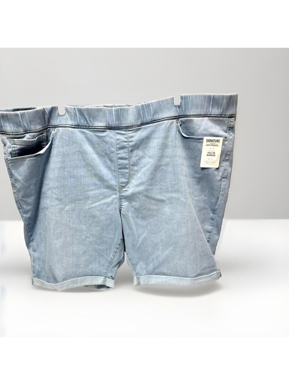 Levi Strauss Women’s Plus Size Pull-On Bermuda Jean Shorts 28/30W Brand New